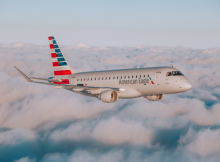 De staking van de stewardessen van American Airlines dreigt nog steeds naarmate de onderhandelingen vorderen